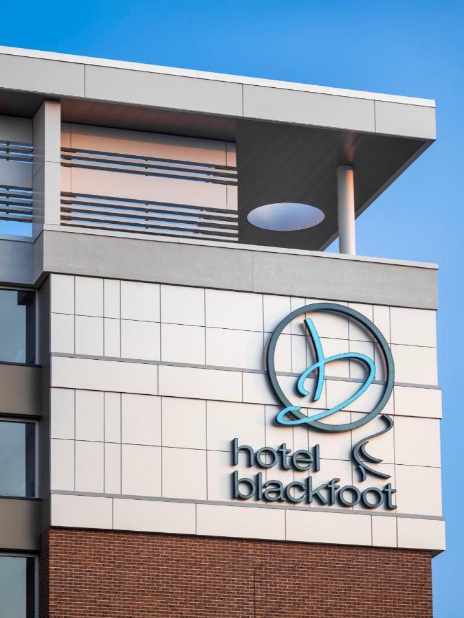 Hotel Blackfoot YYC Exteriör bild